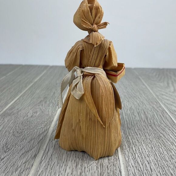 Handmade Corn Husk Doll w/ Holding Basket. Vintage. - Picture 5 of 9